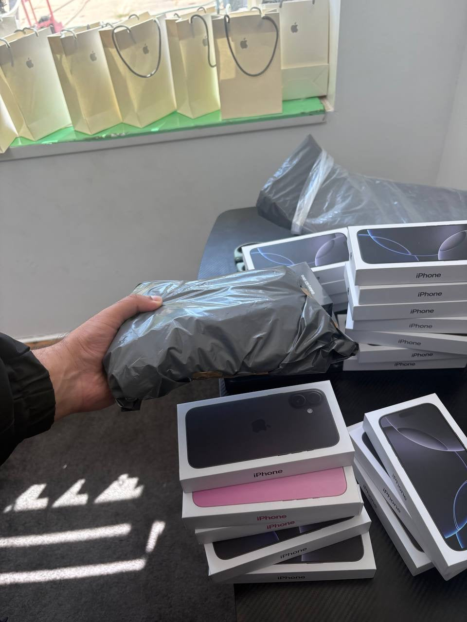 UK electronic vendor 24h shipping