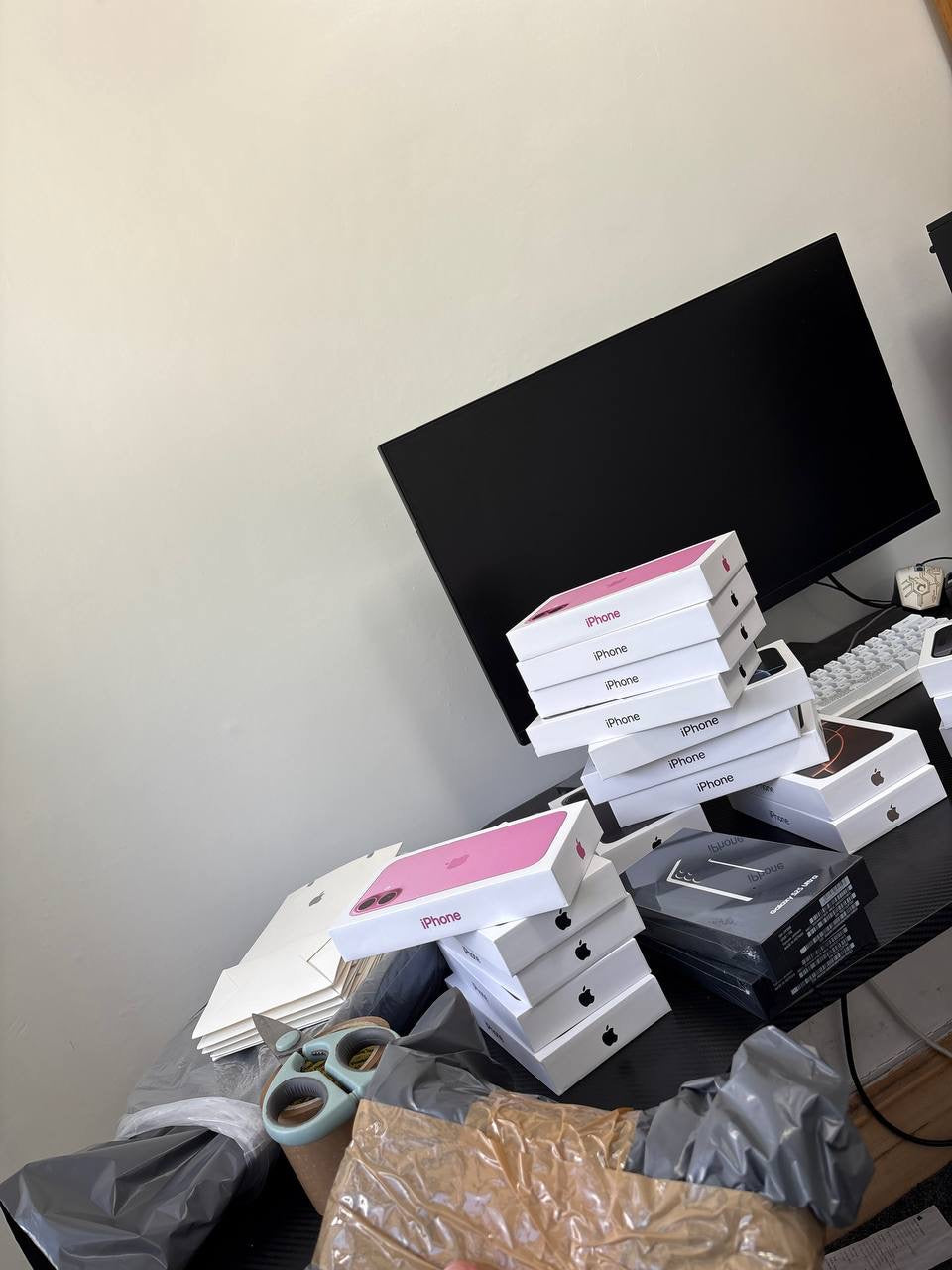 UK electronic vendor 24h shipping